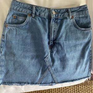 Top Shop Moto Denim Skirt, Size 8! VG condition!